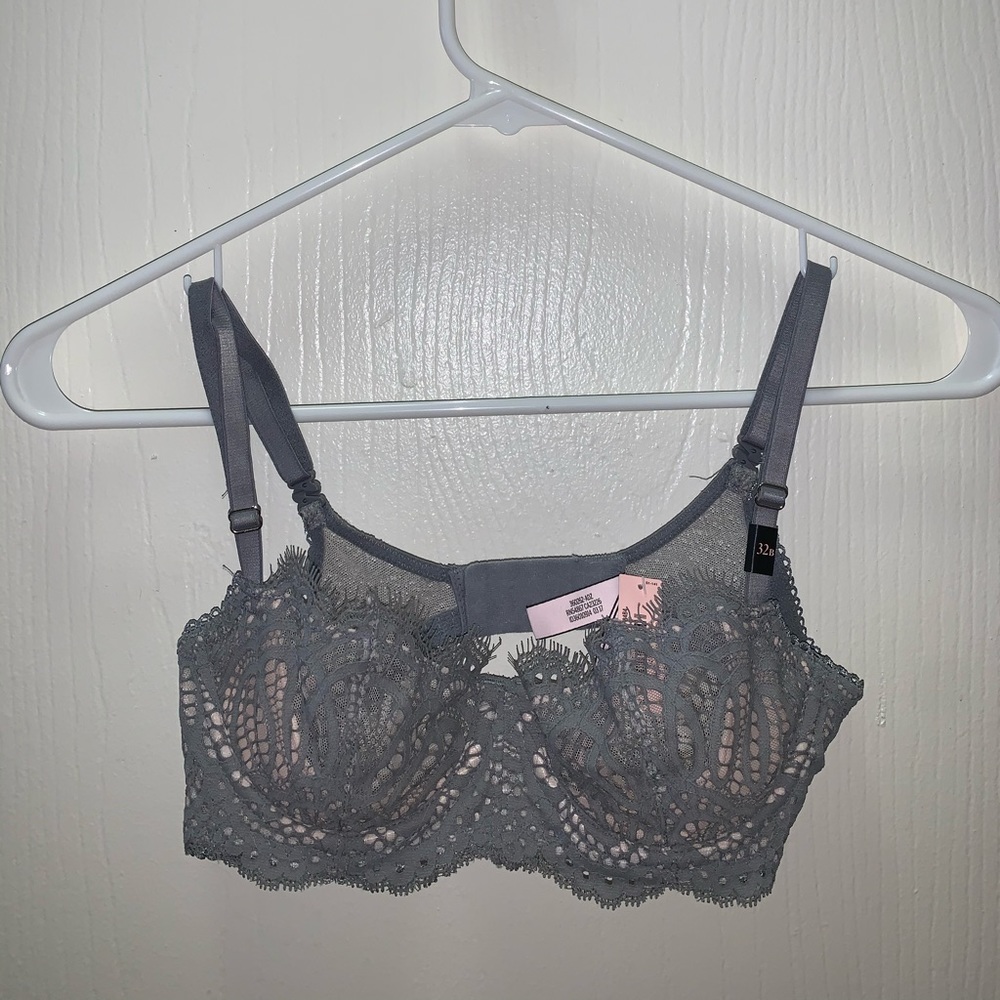VICTORIA SECRET LINGERIE BRA (NWT)